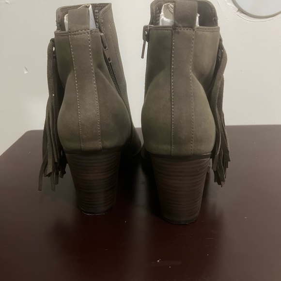 Women’s Heel Fringe Boots *PRICE IS FIRM* - Picture 8 of 8